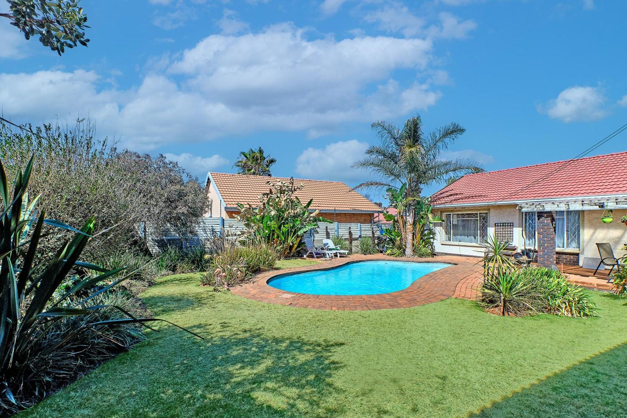 Large 1 Bedroom Cottage, 15 Min From Or Tambo Airport, With Backup Power And Water Germiston Zewnętrze zdjęcie