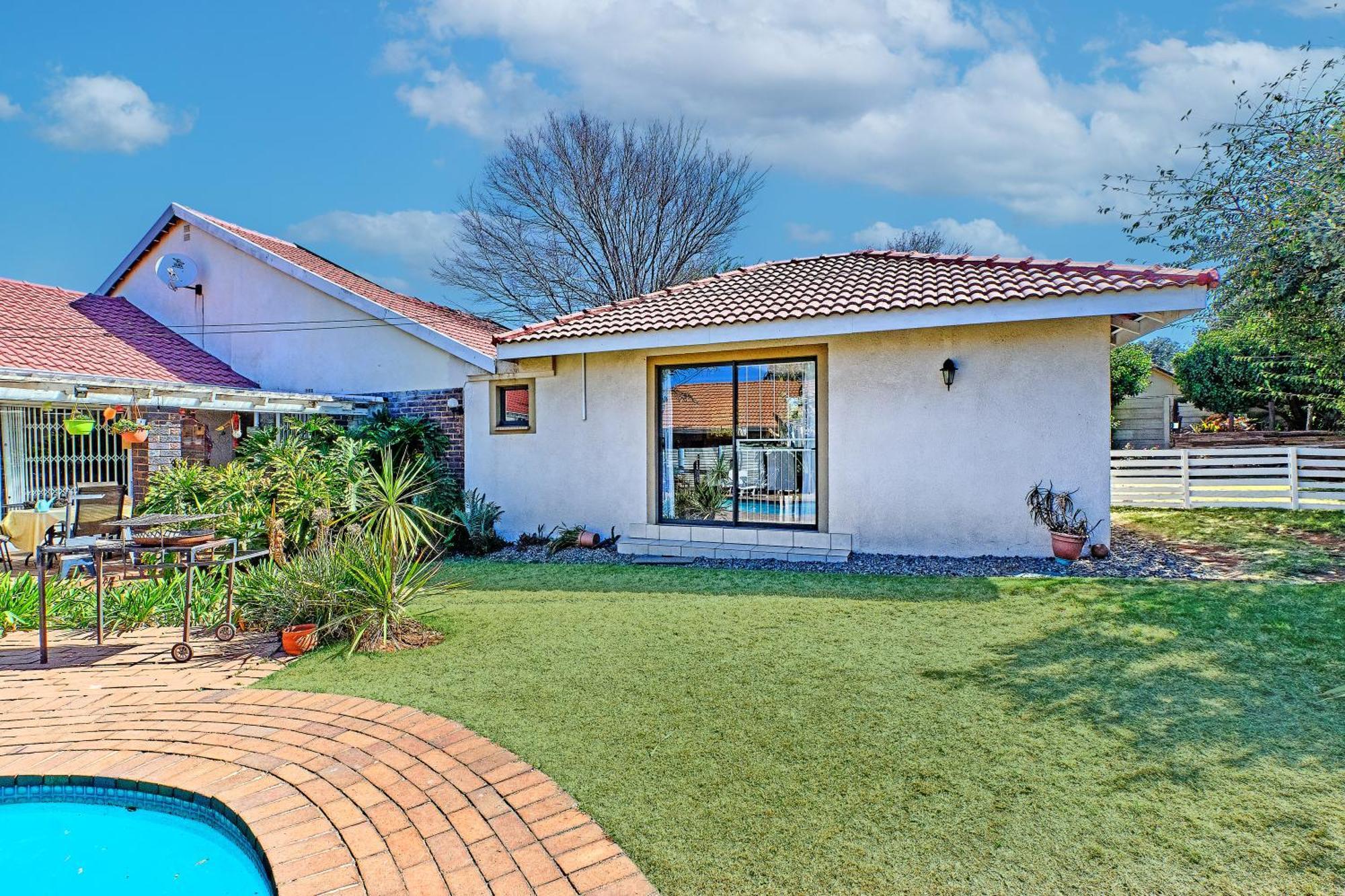 Large 1 Bedroom Cottage, 15 Min From Or Tambo Airport, With Backup Power And Water Germiston Zewnętrze zdjęcie